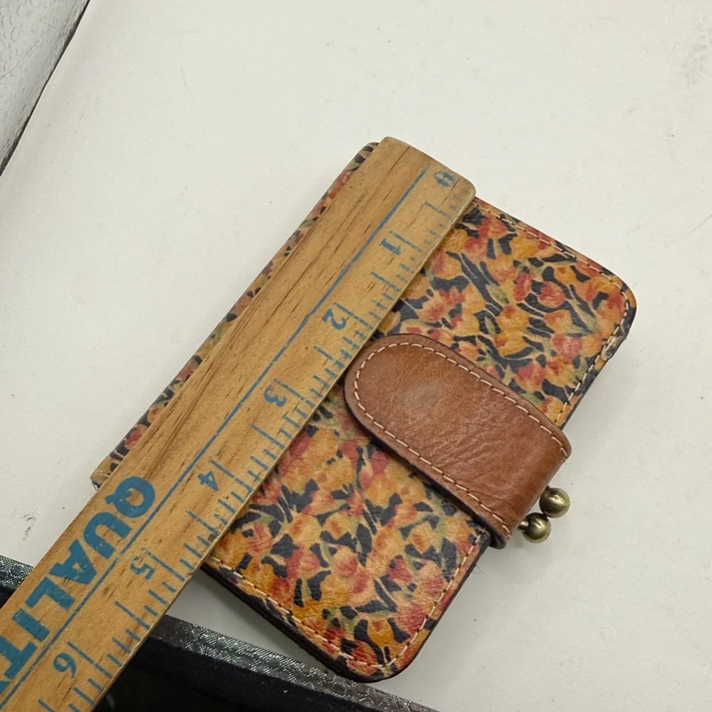 Patricia Nash Iberia Wallet ID Card Holder Kiss Lock Floral Yellow Black Leather - Picture 15 of 16